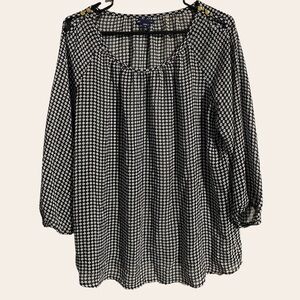 Black and White Diamond Patterned Blouse